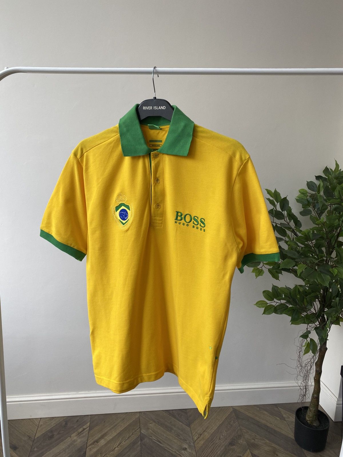 Hugo Boss × Vintage Vintage Hugo Boss Brazil Embroidered Yellow Green Polo Size US L / EU 52-54 / 3 - 4 Thumbnail