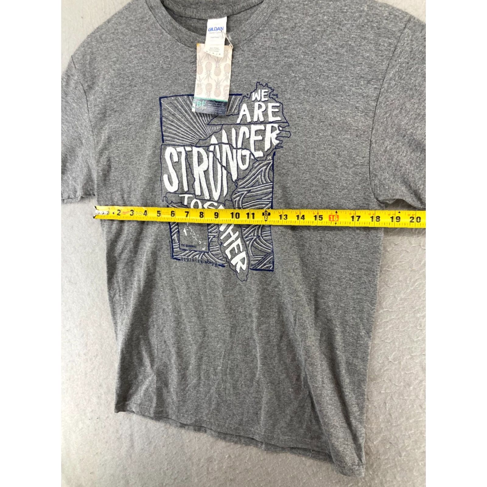 Gildan Be The Light Womens T-Shirt Medium Gray We Are Stronger Together NWT Size M / US 6-8 / IT 42-44 - 2 Thumbnail