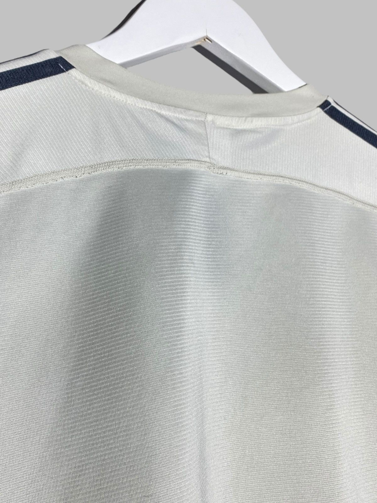 Vintage Vintage Adidas Real Madrid 2003/04 Home Soccer Jersey Size US L / EU 52-54 / 3 - 10 Thumbnail