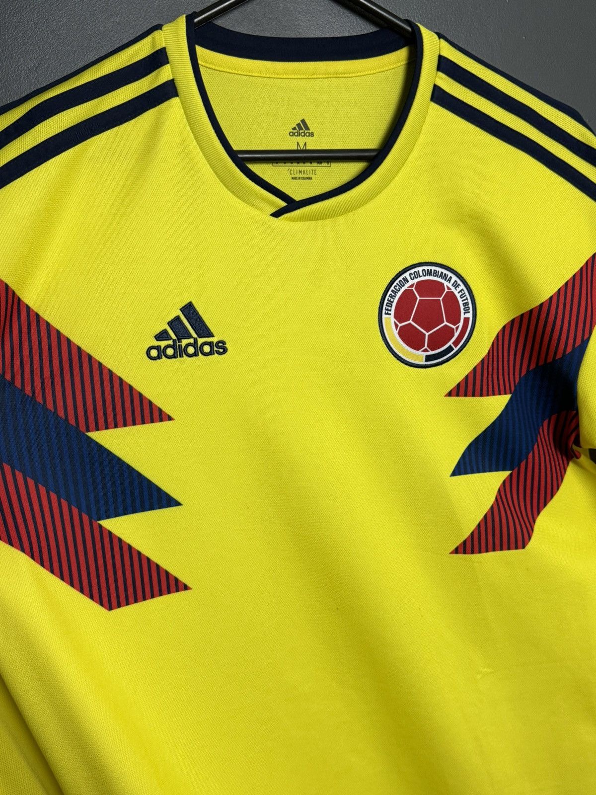 Adidas Colombia National Team 18/19 Home Football Jersey Size US M / EU 48-50 / 2 - 3 Thumbnail