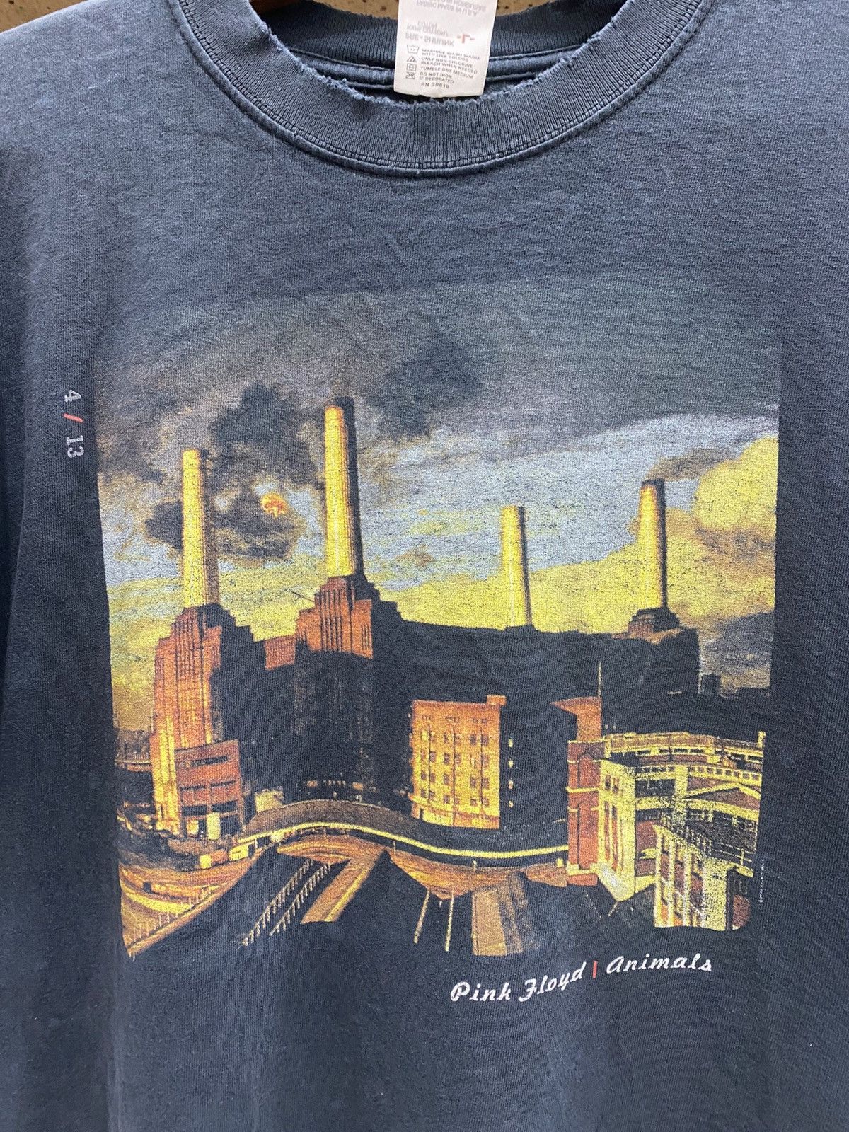 Band Tees DISTRESSED PINK FLOYD ANIMALS TSHIRT Size US L / EU 52-54 / 3 - 2 Thumbnail