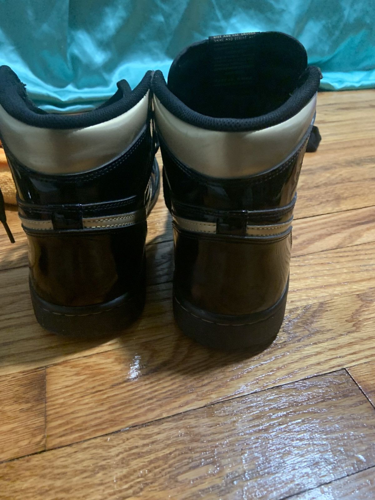 Jordan Brand Air Jordans 1 “METALLIC GOLD | PERFECT condition | no crease Size US 11 / EU 44 - 2 Thumbnail
