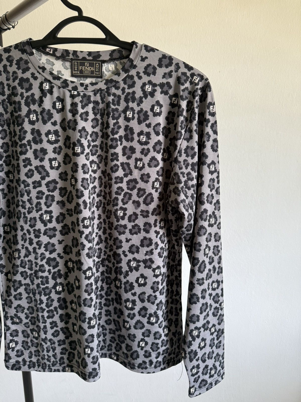 Fendi Vintage fendi monogram leopard long sleeves Size M / US 6-8 / IT 42-44 - 2 Thumbnail