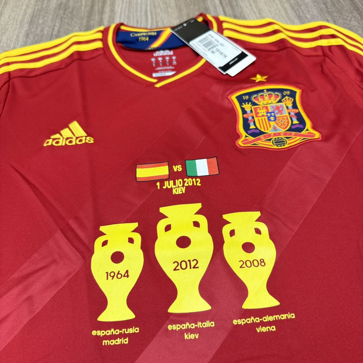 Adidas Spain Euro2012 champion special edition shirt (bnwt) Size US M / EU 48-50 / 2 - 3 Thumbnail