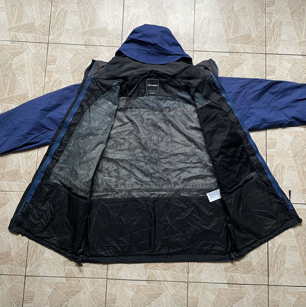 Berghaus × Vintage Berghaus AQ2 Rain Men's XL Waterproof Hooded Nylon Jacket Size US XL / EU 56 / 4 - 8 Thumbnail