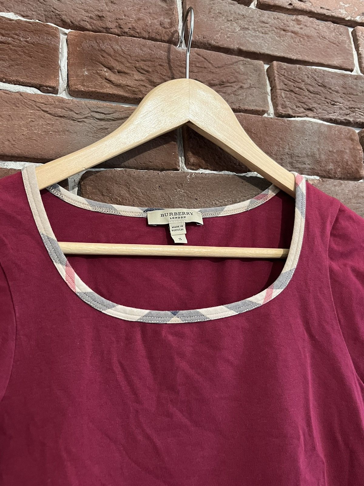Burberry Vintage Y2K Burberry Luxury T-shirt Burgundy Small Size S / US 4 / IT 40 - 4 Thumbnail