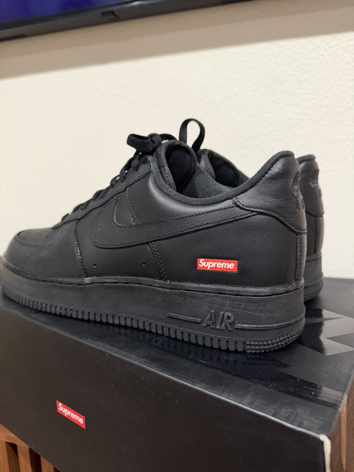 Nike × Supreme Supreme Nike Air Force 1 Black Size US 12 / EU 45 - 2 Thumbnail