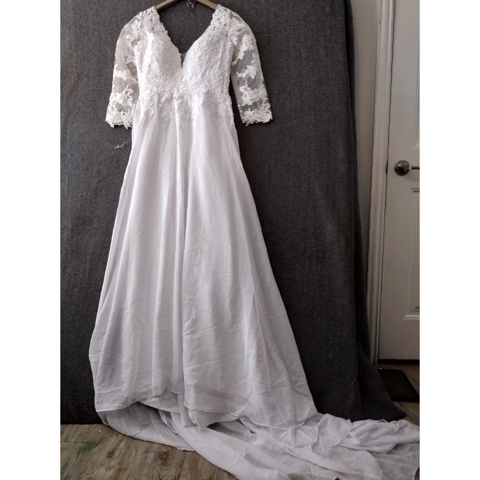 Vintage Chong Xiao V-Neck Wedding Dresses Chiffon White/ivory Lace Applique Bridal Gown Size ONE SIZE - 2 Thumbnail
