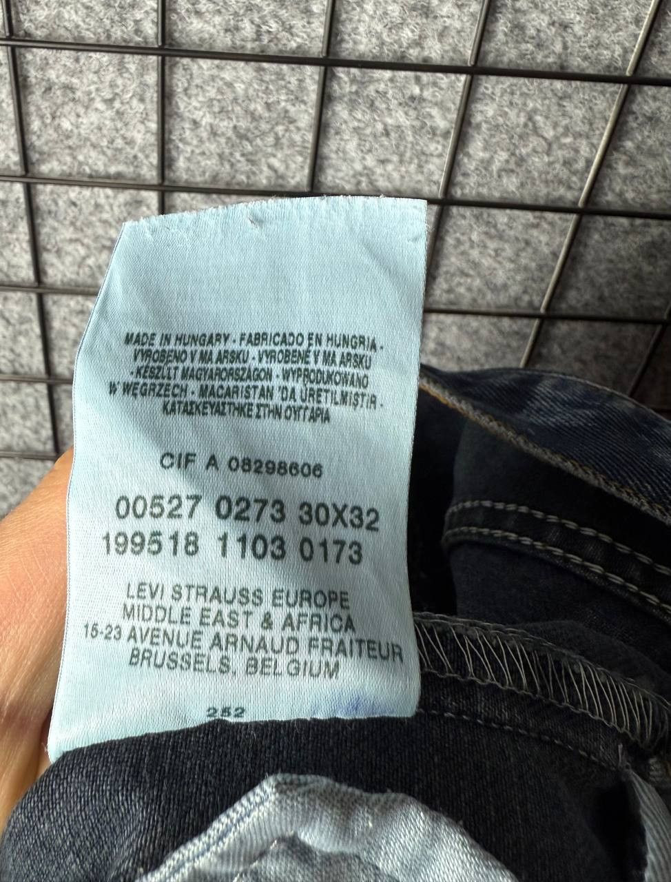 Levi's Levis denim distressed printed jeans size 30x32 Size US 30 / EU 46 - 7 Thumbnail