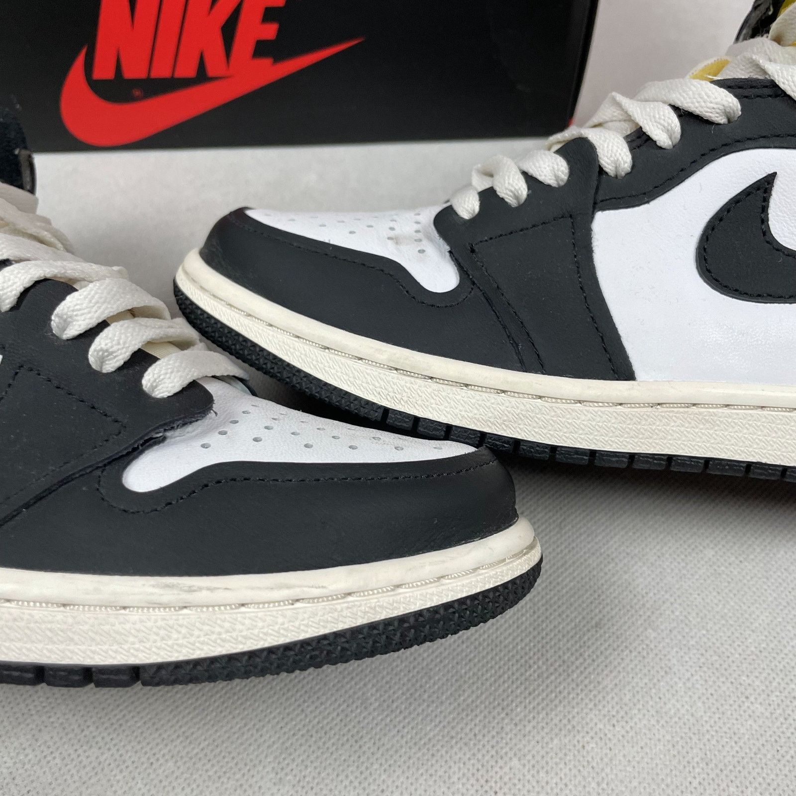 Jordan Brand × Nike Nike Air Jordan 1 High Shoes 7 Size US 7 / EU 40 - 6 Thumbnail