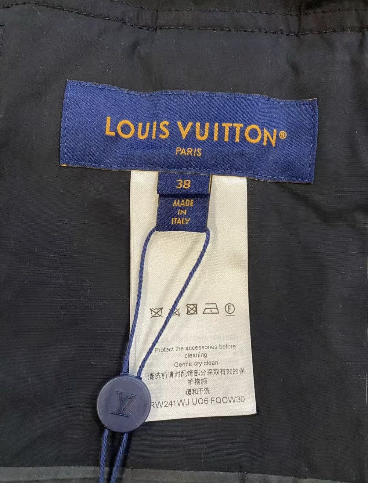 Louis Vuitton LV Black Drawstring Waist Hooded Trench Coat J33 Size XS / US 0-2 / IT 36-38 - 6 Thumbnail