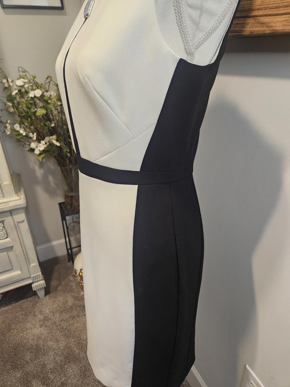 Designer Elegantly Chic White House Black Market Colorblock Dress Size M / US 6-8 / IT 42-44 - 2 Thumbnail