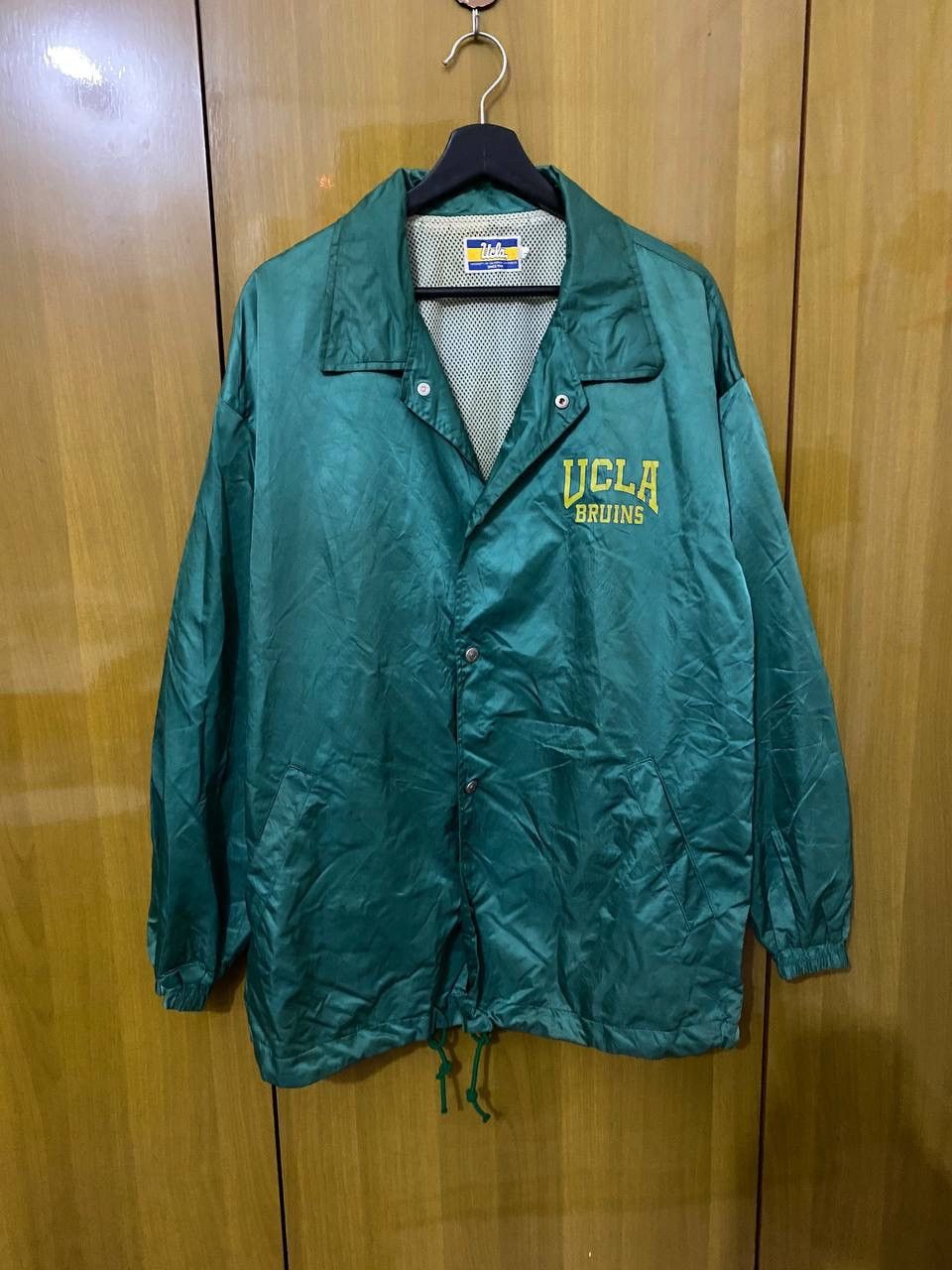 Vintage Vintage 90s Ucla Bruins Nylon Coach Jacket Size US L / EU 52-54 / 3 - 5 Thumbnail