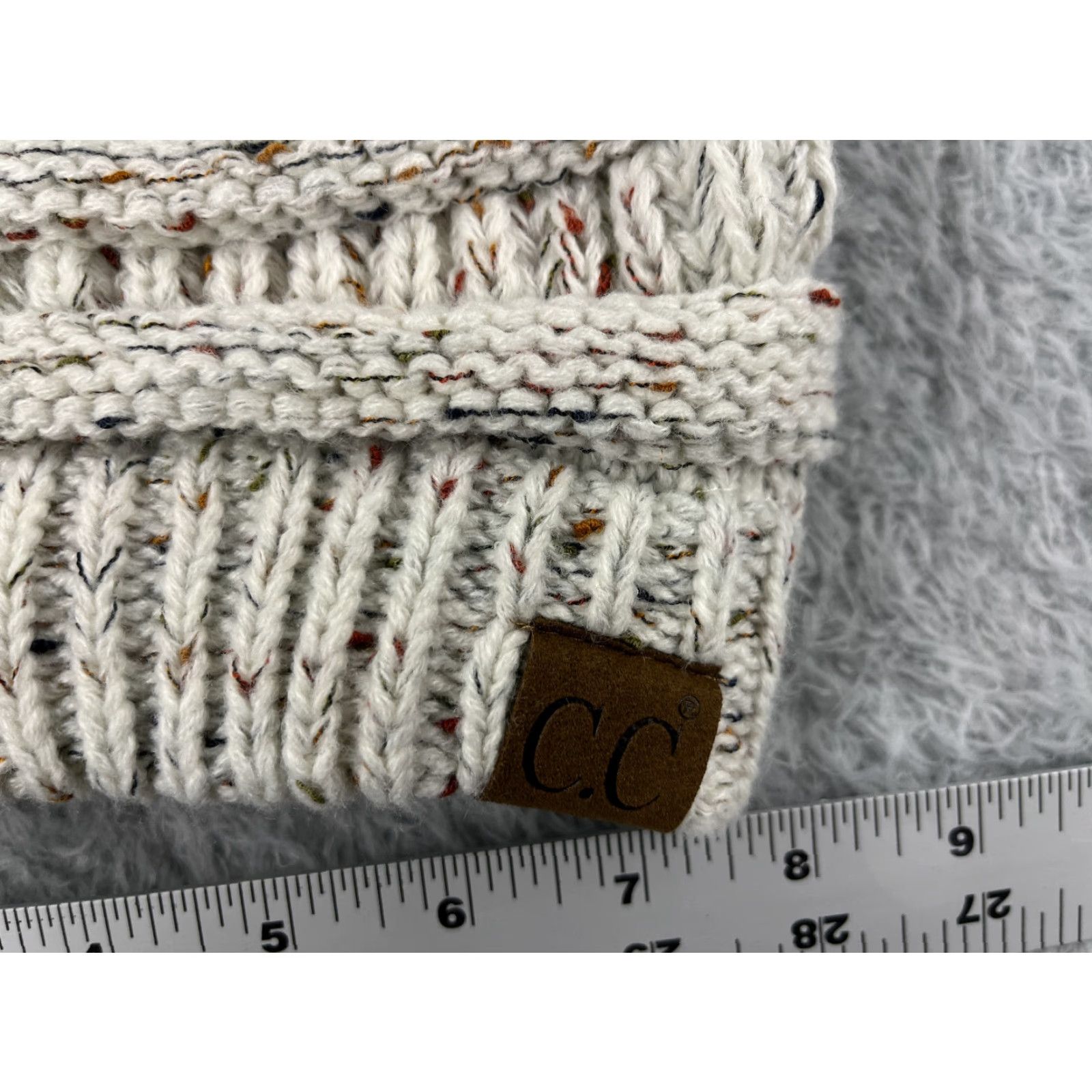 Vintage CC Exclusives Beanie Toque Womens One Size White Acrylic Knit Confetti Knit Logo Winter Outdoor Ski Hat Womens OS White 90s? Size ONE SIZE - 2 Thumbnail