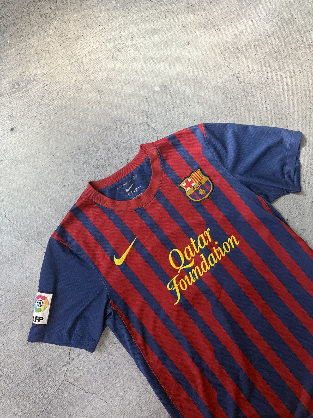 Nike Nike FC Barcelona DANI ALVES 2 jersey t-shirt 2010-2011 year Size US S / EU 44-46 / 1 - 4 Thumbnail