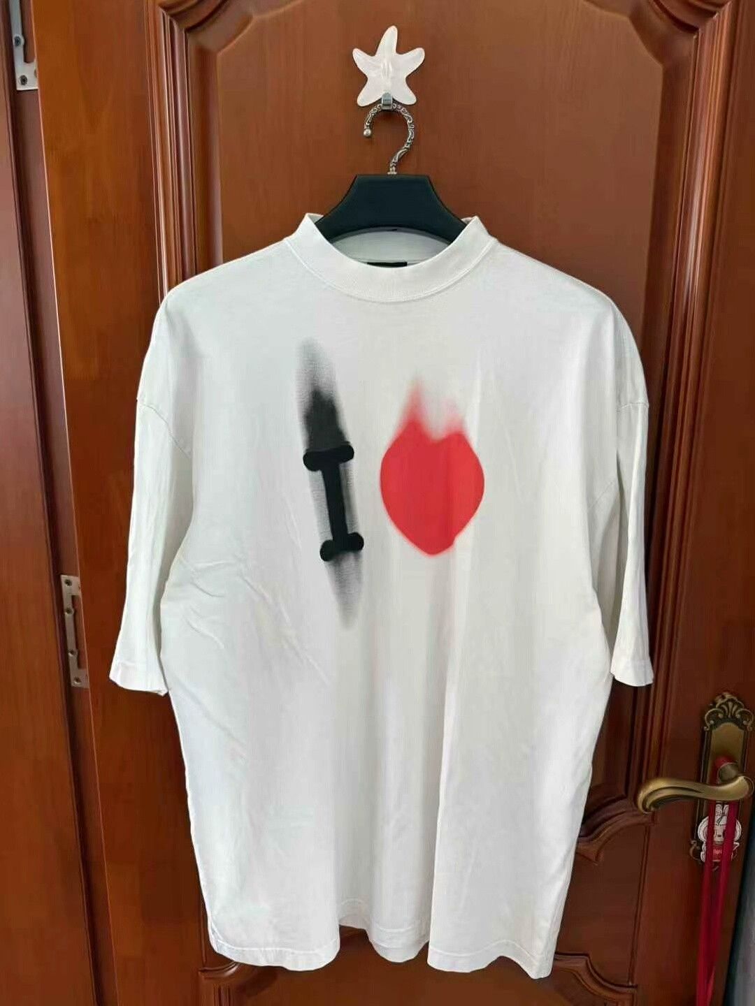 Balenciaga Balenciaga Valentine's Day Heart Short Sleeve - dmc Size US XXS / EU 40 - 1 Thumbnail