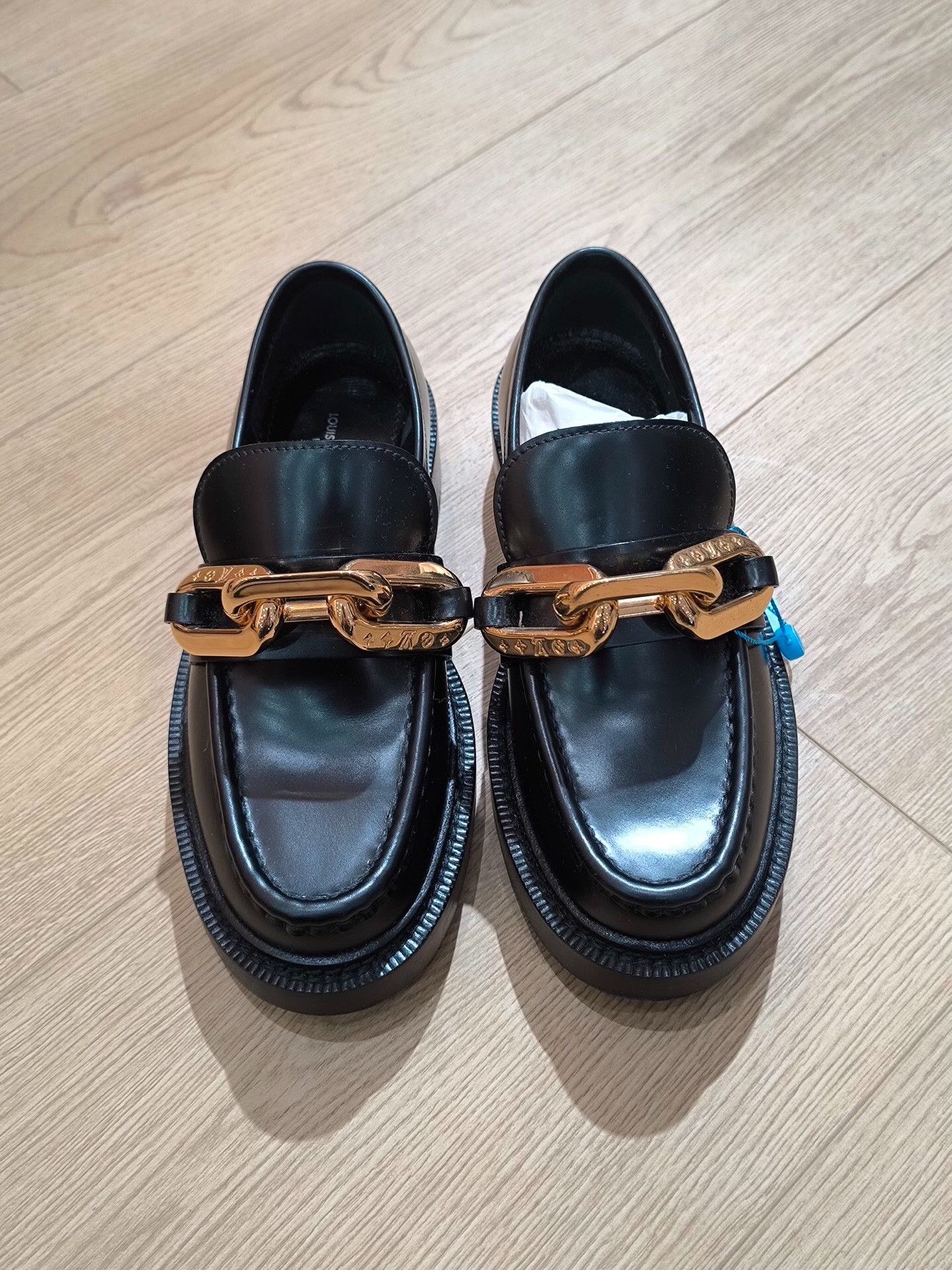 Louis Vuitton Louis Vuitton Black Lowtop Sneakers us_6 Women Size US 6 / IT 36 - 1 Thumbnail