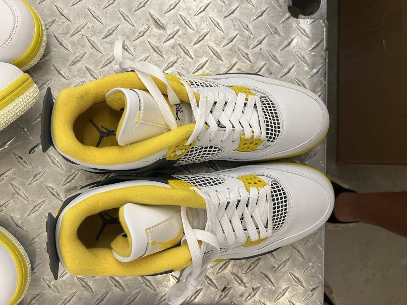 Jordan Brand Jordan 4 Retro Vivid Sulfur AQ9129101 Size 11.5 US Women New Size US 10 / EU 43 - 5 Thumbnail