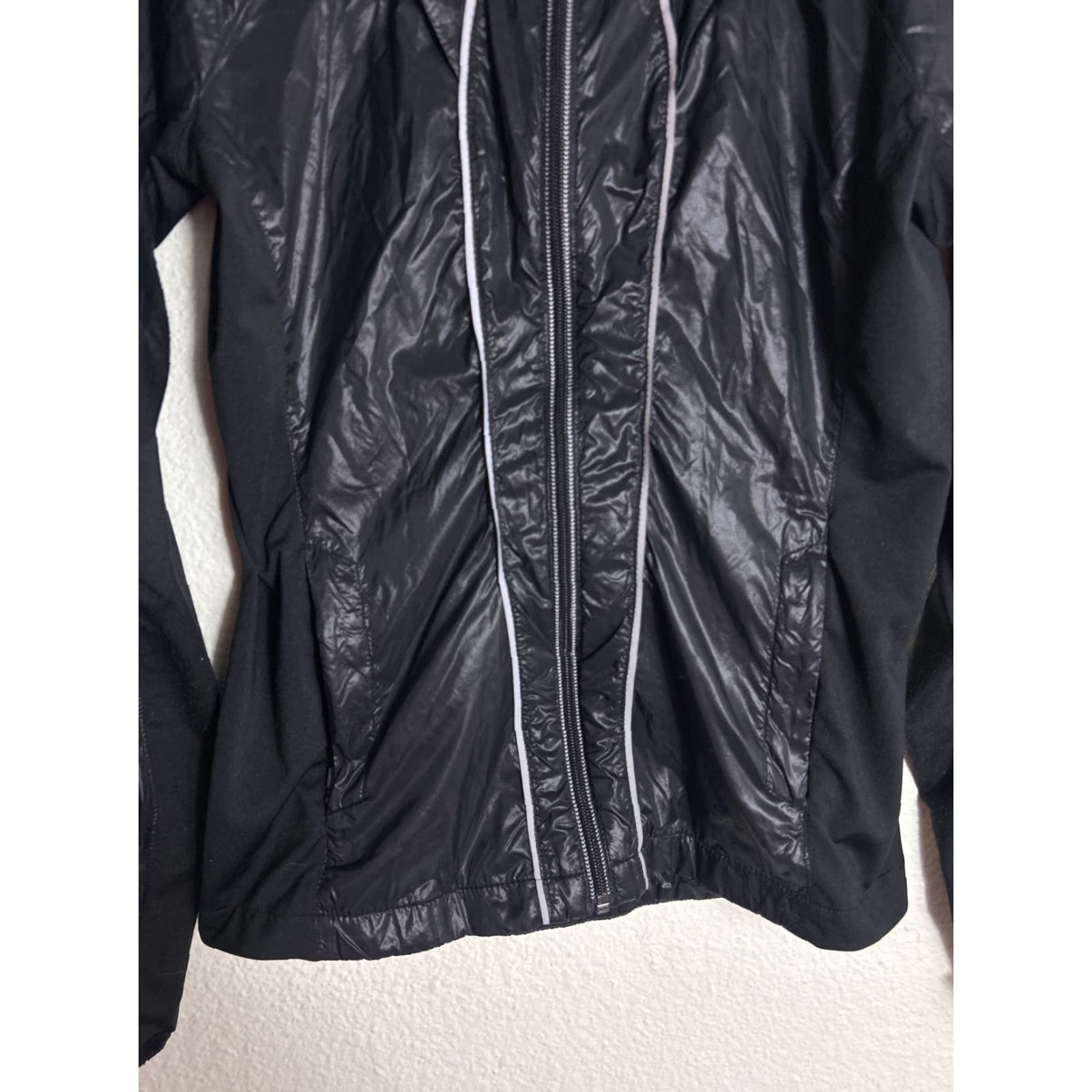Athleta Athleta Womens Jacket Small Black Full Zip Lightweight Reflective Windbreaker Size S / US 4 / IT 40 - 5 Thumbnail