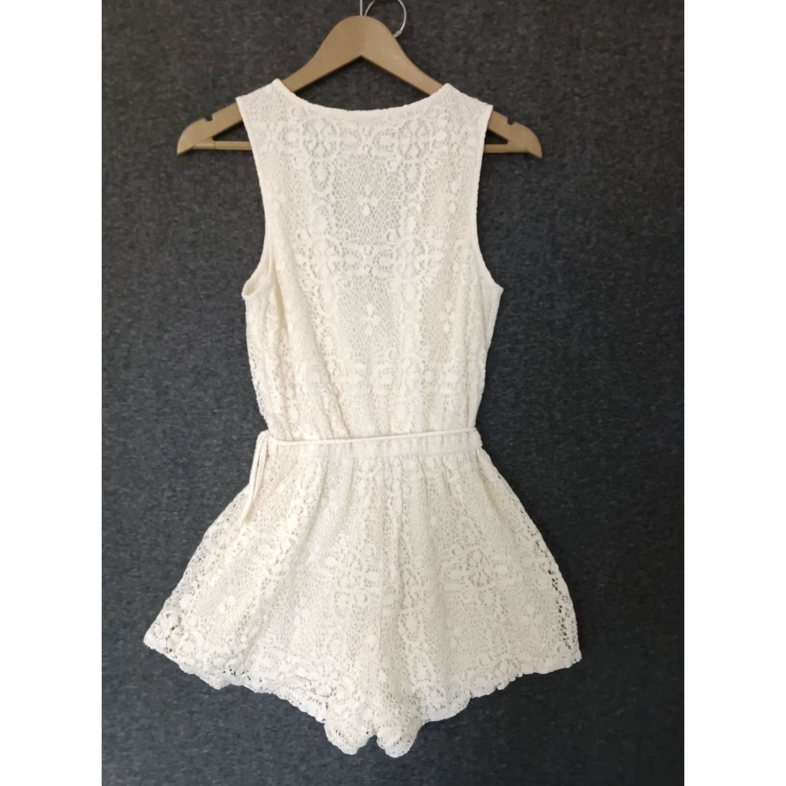 American Eagle Outfitters American Eagle Outfitters Romper XS Lace Boho Chic Ivory Solid Sleeveless V-Neck Tie Casual Spring Summer Womens XS Size 26" / US 2 / IT 38 - 2 Thumbnail