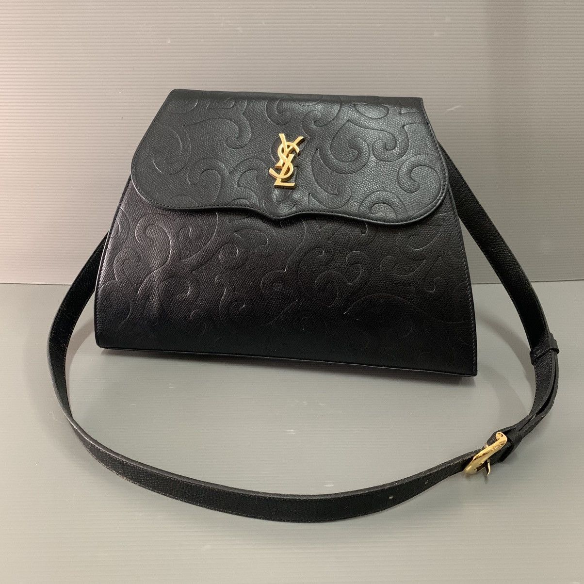 Yves Saint Laurent Saint Laurent 1990-2000s logo-debossed shoulder bag Size ONE SIZE - 2 Thumbnail