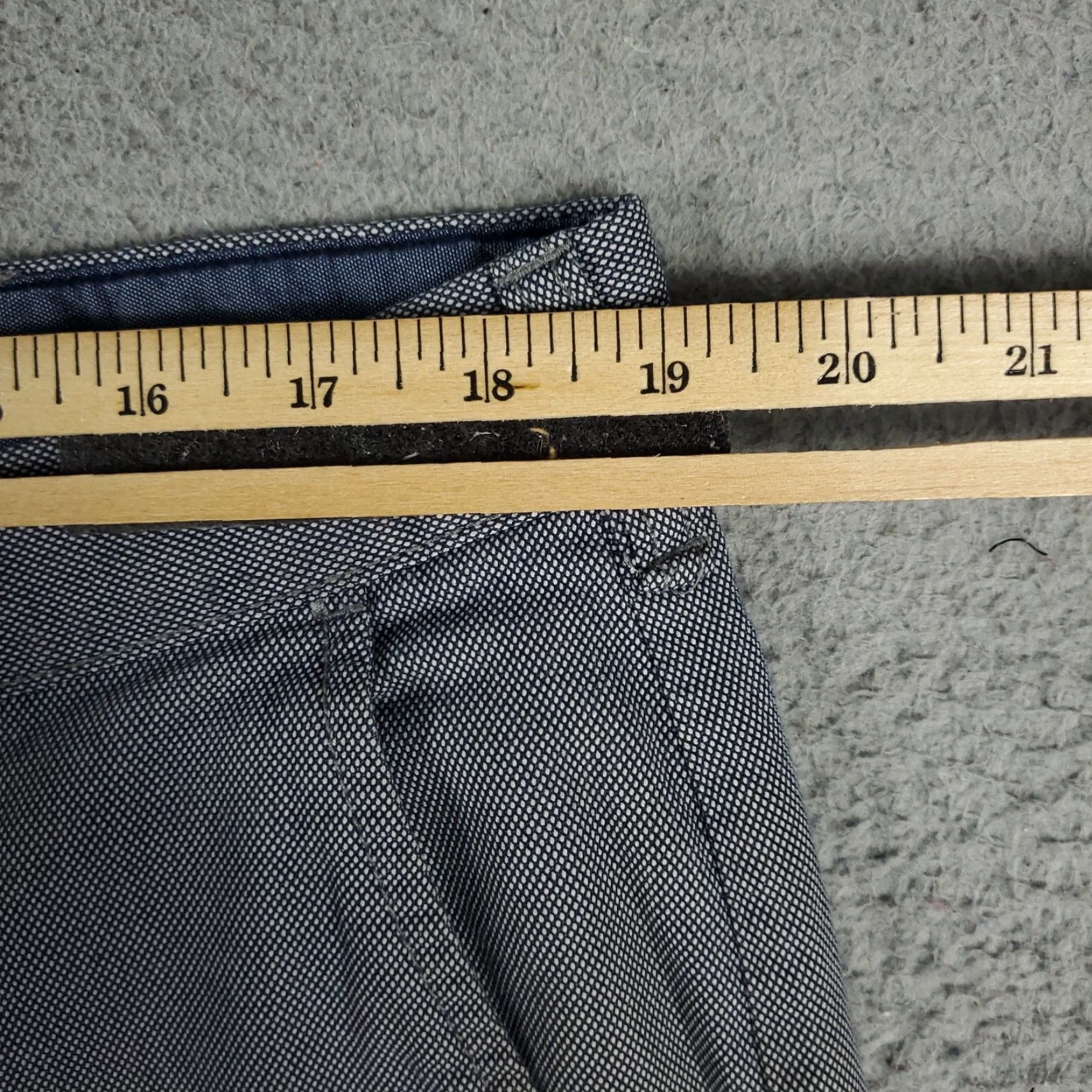 Tommy Hilfiger VINTAGE Tommy Hilfiger Men's Chinos Shorts Size 38 Blue Flat Front Casual Summer Size US 38 / EU 54 - 4 Thumbnail