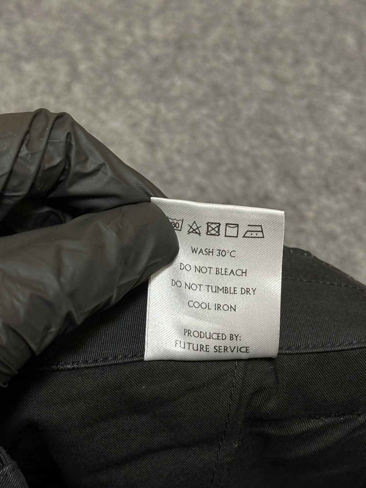 Phipps Phipps cargo trousers featuring large side pockets . Size US 30 / EU 46 - 18 Thumbnail