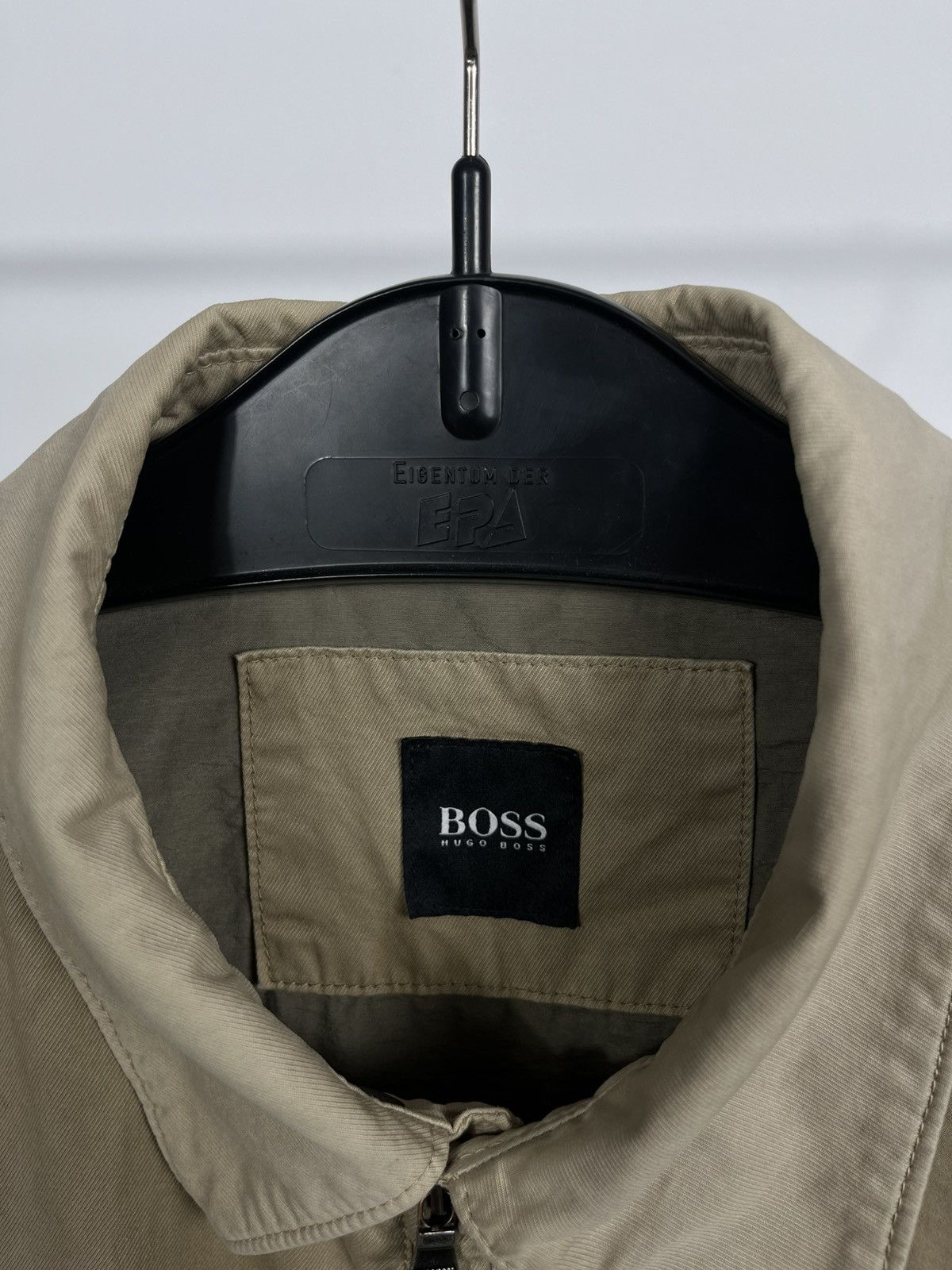 Hugo Boss Vintage Hugo Boss Beige Cotton Zip Up Jacket Size L Size US L / EU 52-54 / 3 - 4 Thumbnail