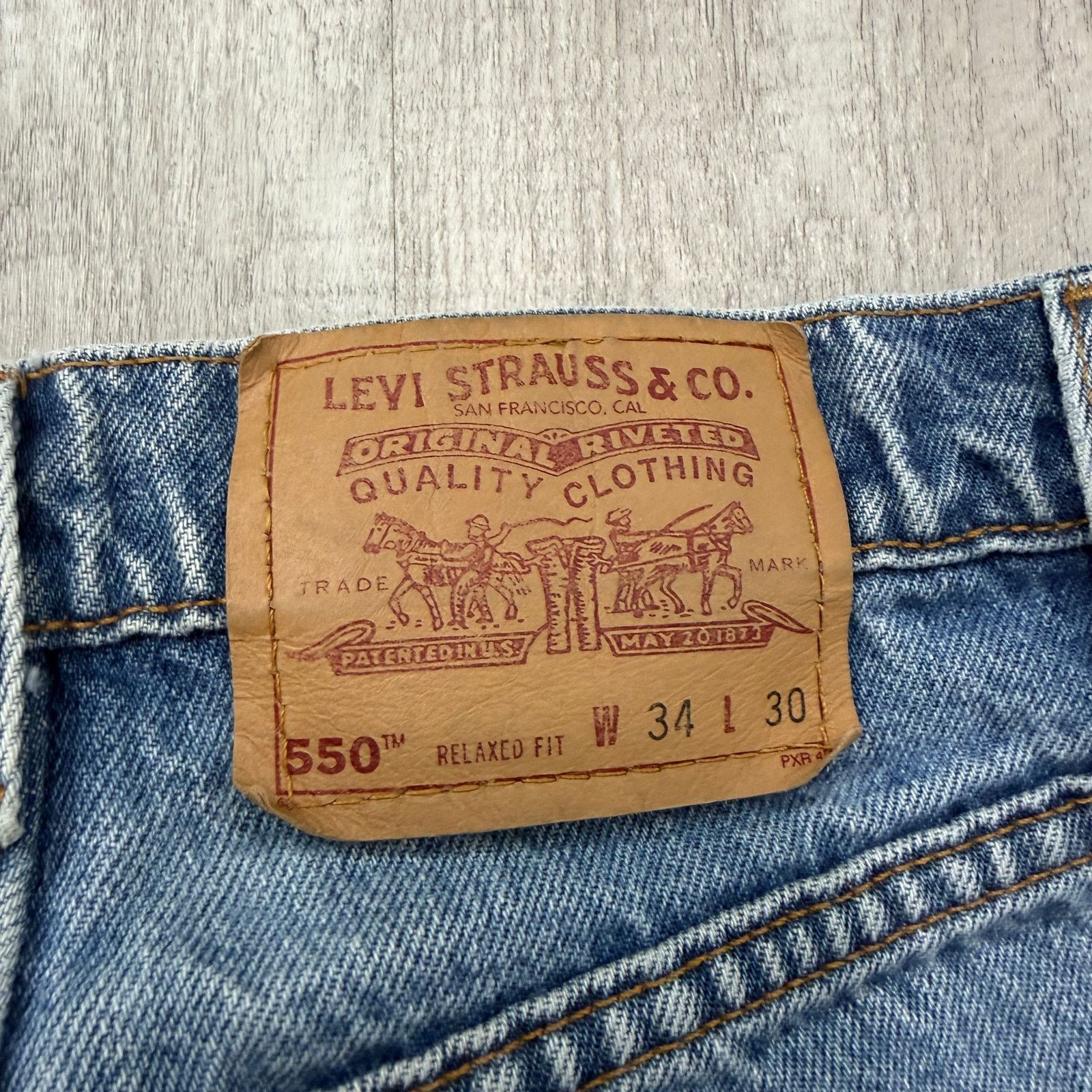 Levi's Vintage Levis 550 Jeans Men's 34x31 Blue Relaxed Denim 90s Size US 34 / EU 50 - 7 Thumbnail