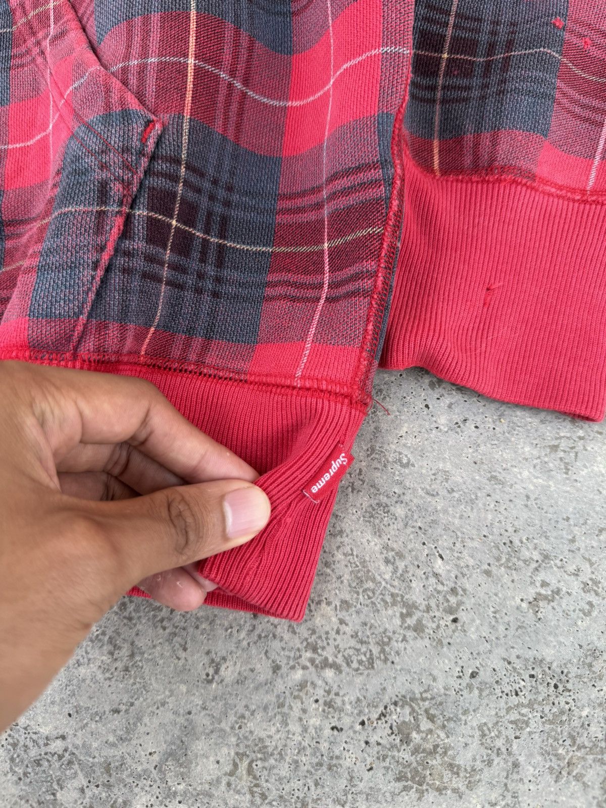Supreme Distressed Supreme Crest Plaid MCMXCIV Pull Over Hoodie Size US L / EU 52-54 / 3 - 4 Thumbnail