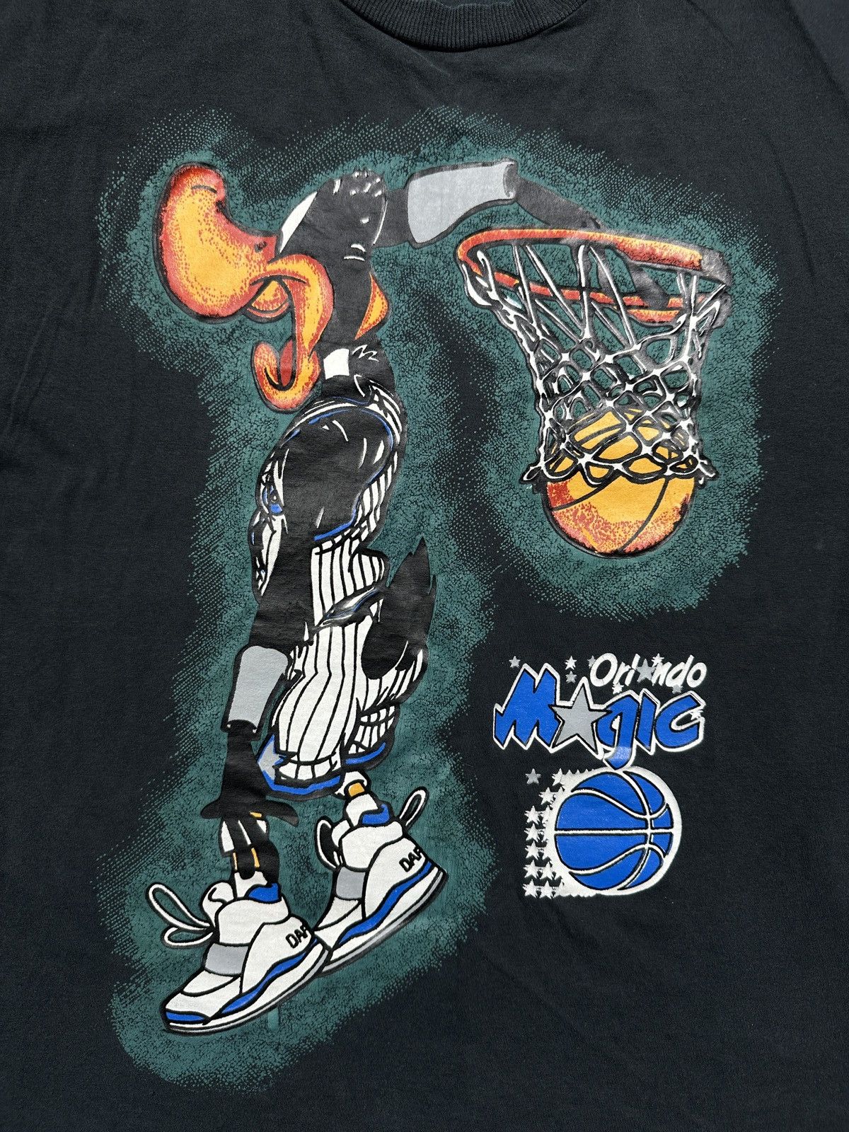Warner Bros Vintage 90s Looney Tunes Orlando Magic Graphic Tee Rare USA Size US L / EU 52-54 / 3 - 5 Thumbnail