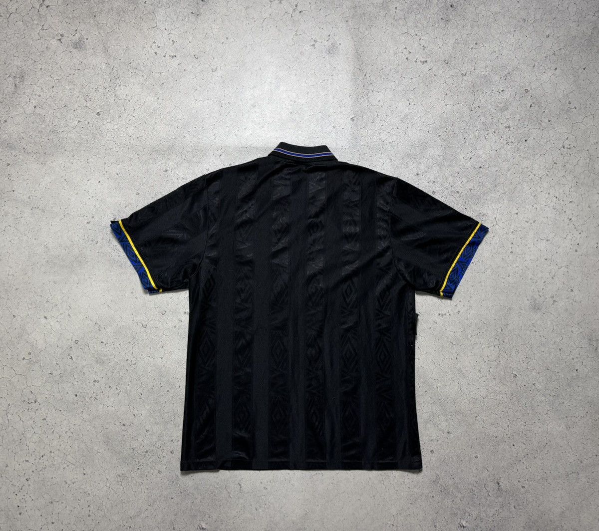 Umbro Umbro 1993/1995 Vintage 90’s Soccer Jersey Black Size US L / EU 52-54 / 3 - 9 Thumbnail