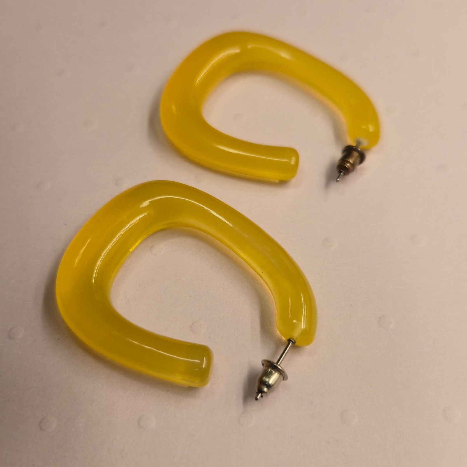 Vintage Vintage Mod Acrylic U-Shape Mini Hoop Earrings Geometric Size ONE SIZE - 10 Thumbnail