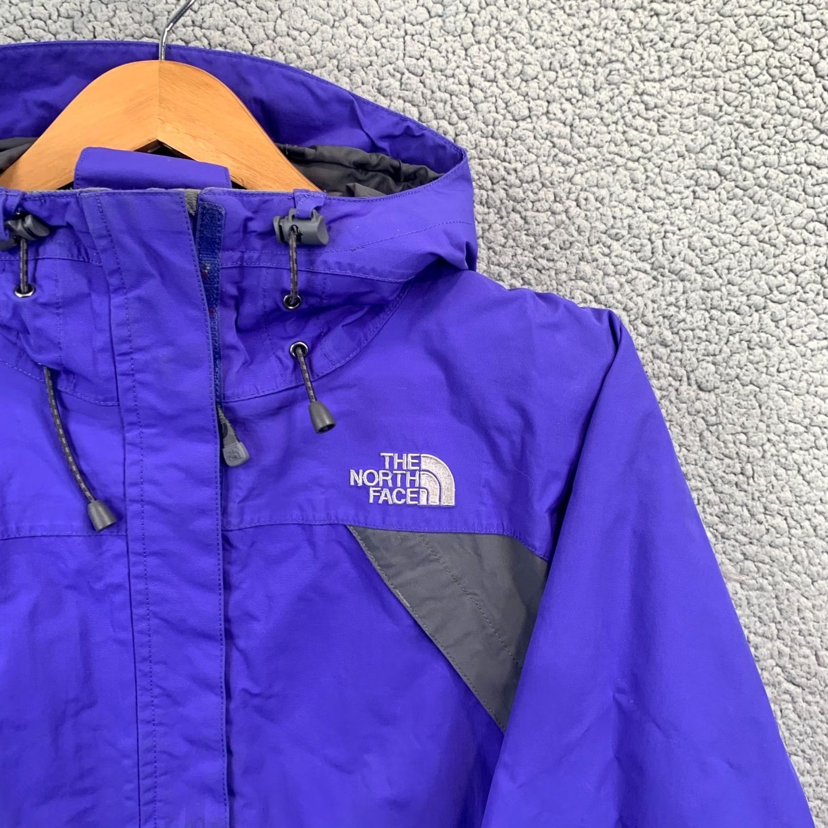 The North Face The North Face HyVent Jacket Womens Large Purple Hooded Rain Coat Waterproof Size L / US 10 / IT 46 - 2 Thumbnail