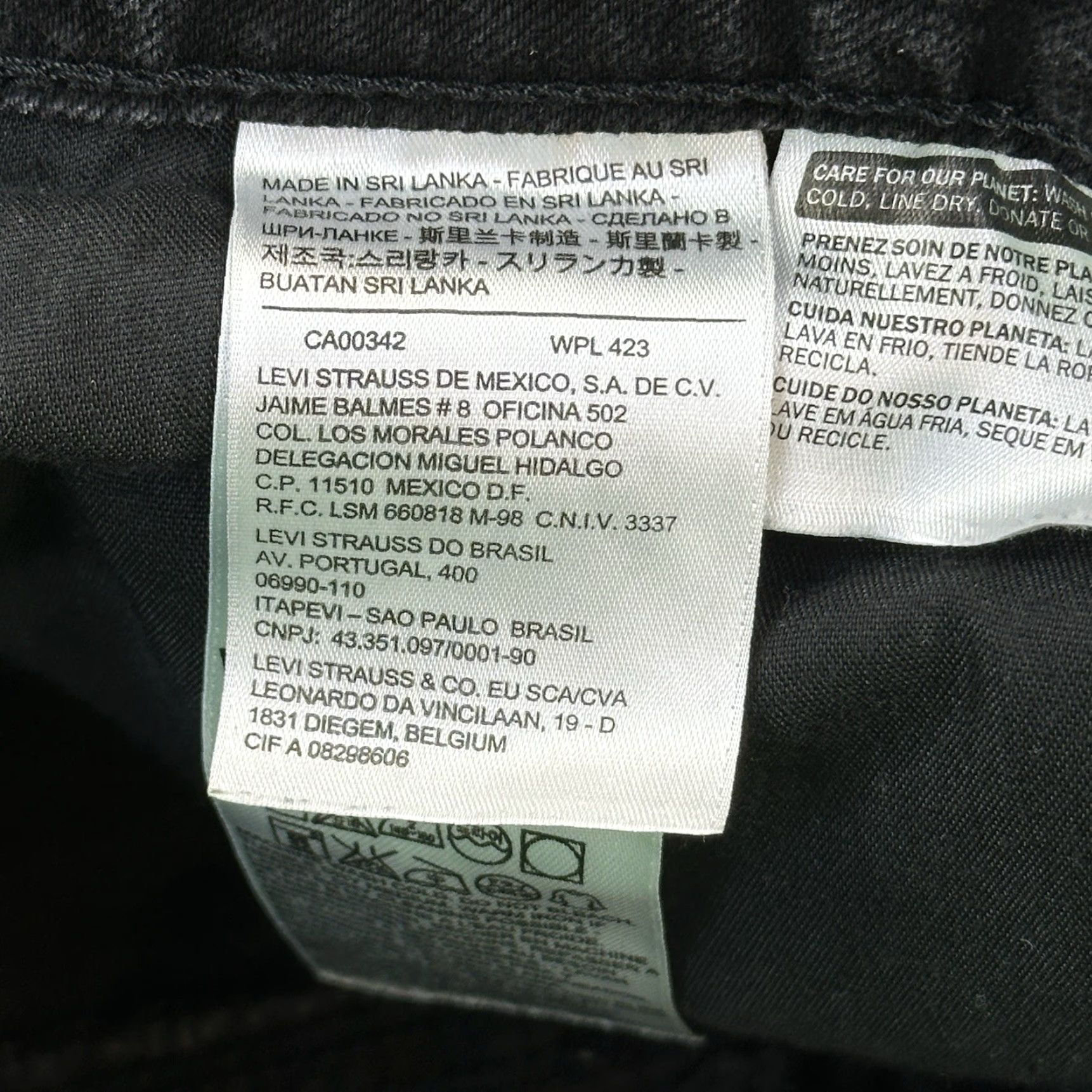 Levi's VINTAGE Levi's Shorts Women 30 Black 529 Curvy Skinny Leg Cut-Off Distressed Stretch Denim 6 Inseam Jeans Casual Womens Retro 90s Size 30" / US 8 / IT 44 - 6 Thumbnail