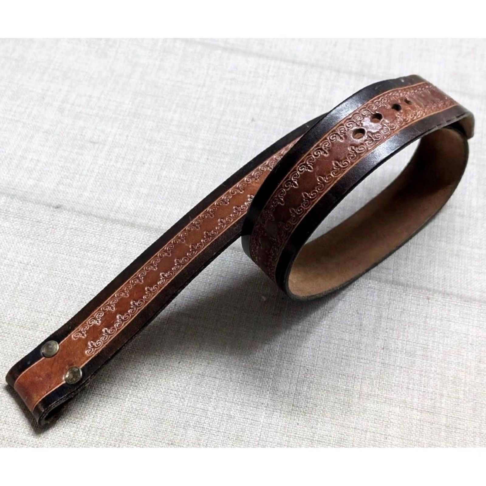 Vintage VINTAGE handcrafted Tooled Western Belt 32 brown leather belt Men XS? Size 32 - 3 Thumbnail