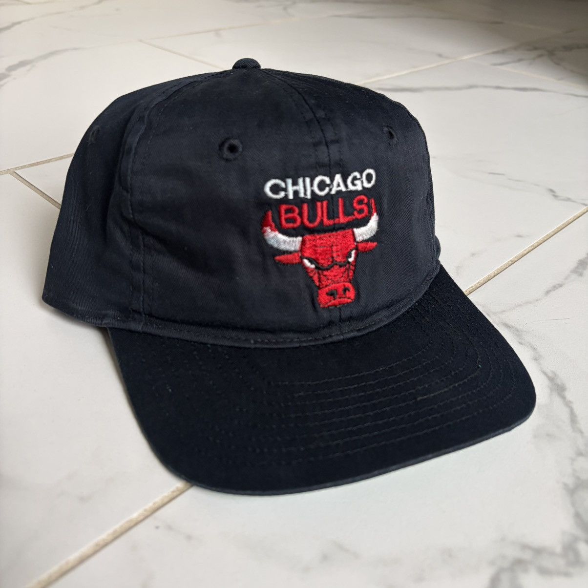 Vintage Vintage 1990s 90s Chicago Bulls SnapBack Hat Cap Black Red Size ONE SIZE - 1 Thumbnail