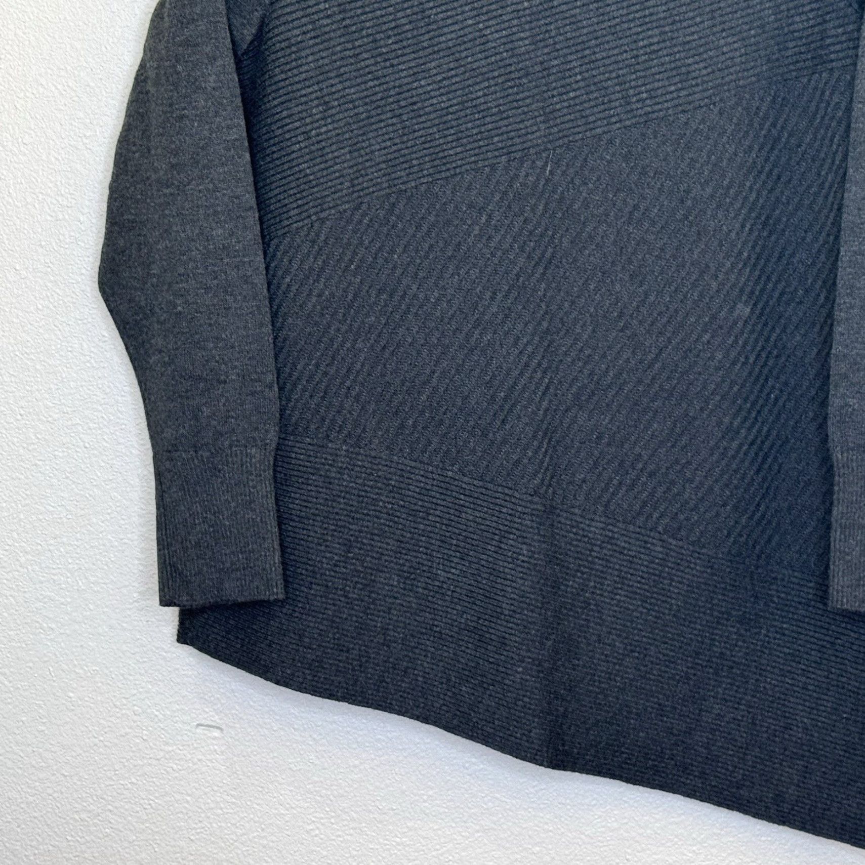 Vintage Chico’s Women’s Pullover Sweater Long Sleeve Size M Gray Textured Stripe Asymmetrical Hem Knit Tunic Size M / US 6-8 / IT 42-44 - 4 Thumbnail