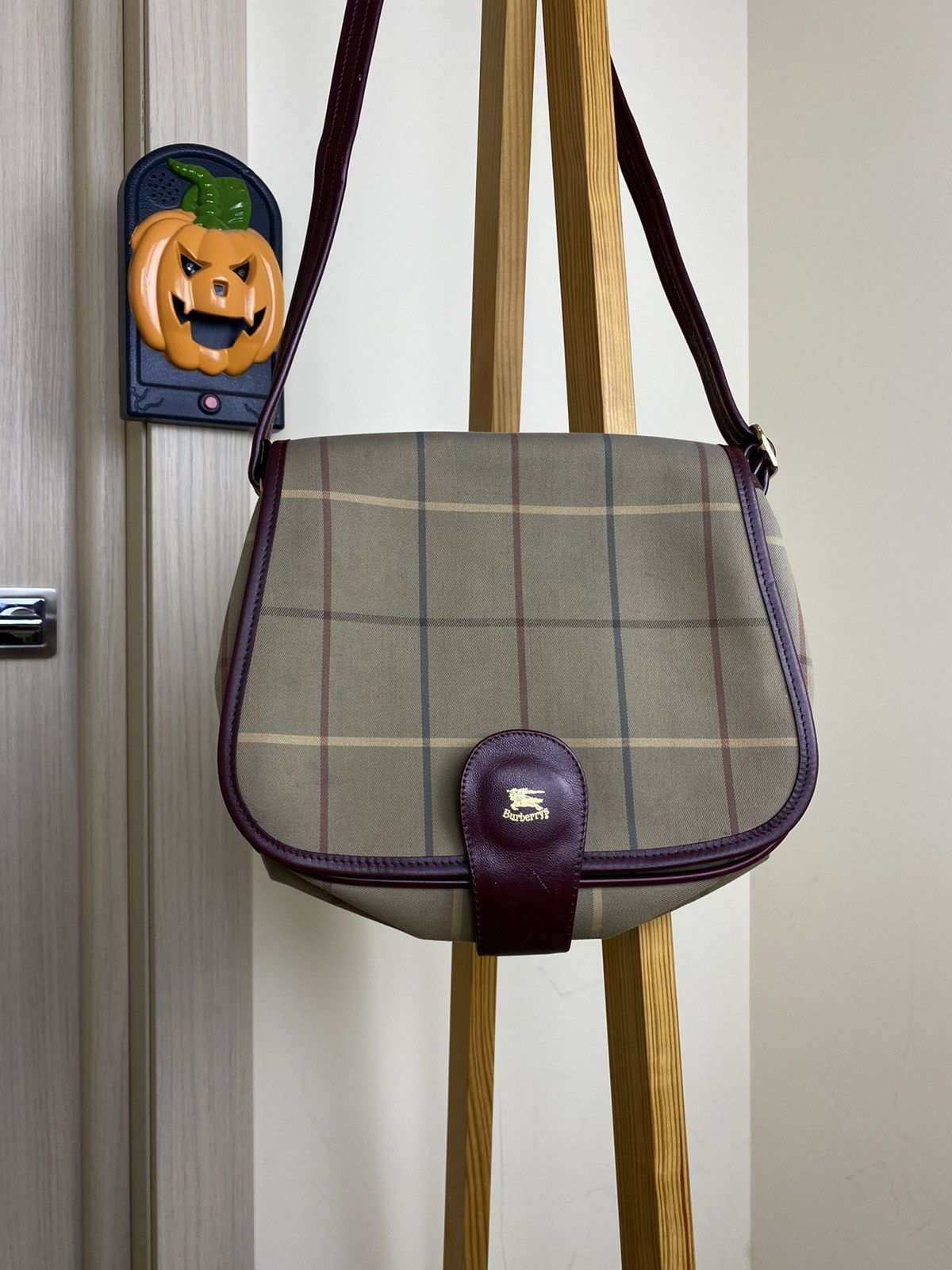 Burberry Vintage Burberry Canvass Check Messenger Bag Real Leather Size ONE SIZE - 3 Thumbnail