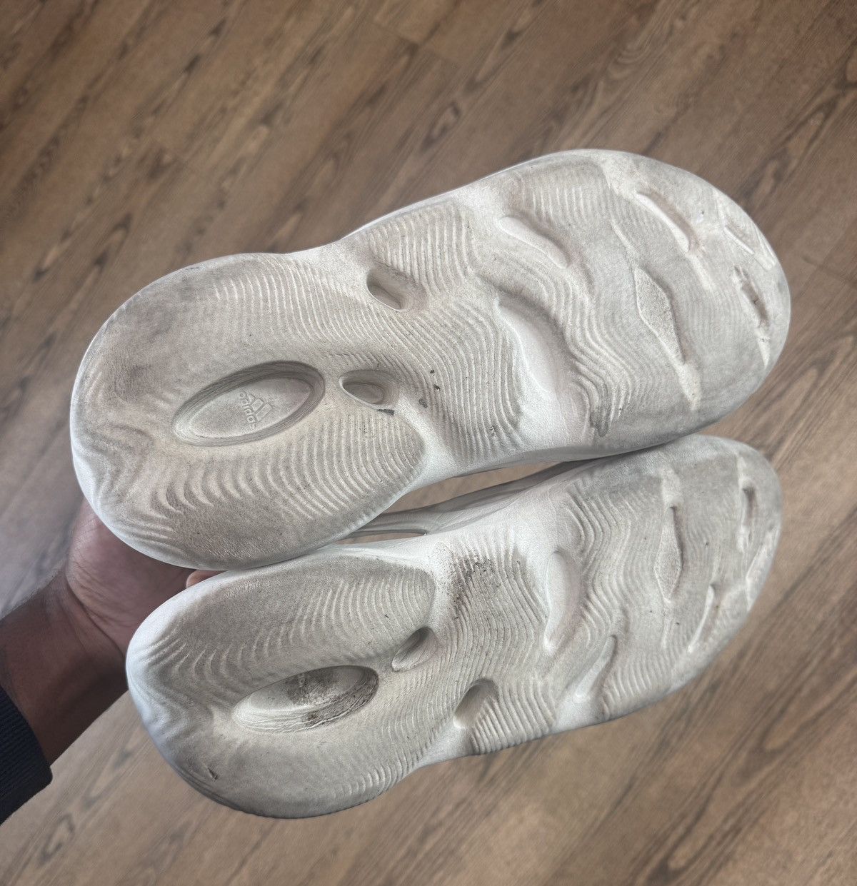 Yeezy MENS YEEZY FOAM Size US 11 / EU 44 - 2 Thumbnail