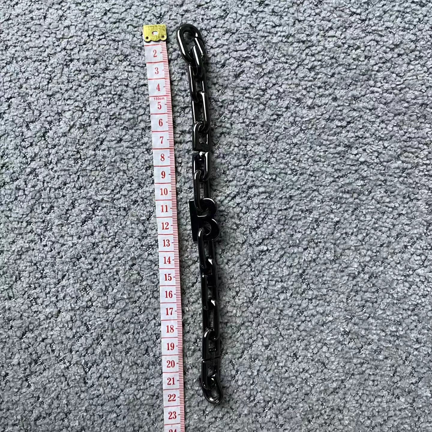 Balenciaga Balenciaga grey logo letter chain bracelet. Size ONE SIZE - 5 Thumbnail