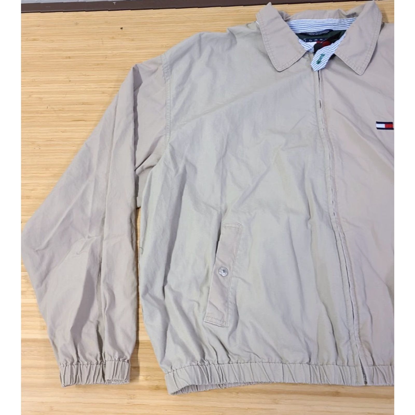 Tommy Hilfiger VINTAGE Tommy Hilfiger Logo Flag Jacket XL Boys? No, Men. Size US XL / EU 56 / 4 - 4 Thumbnail