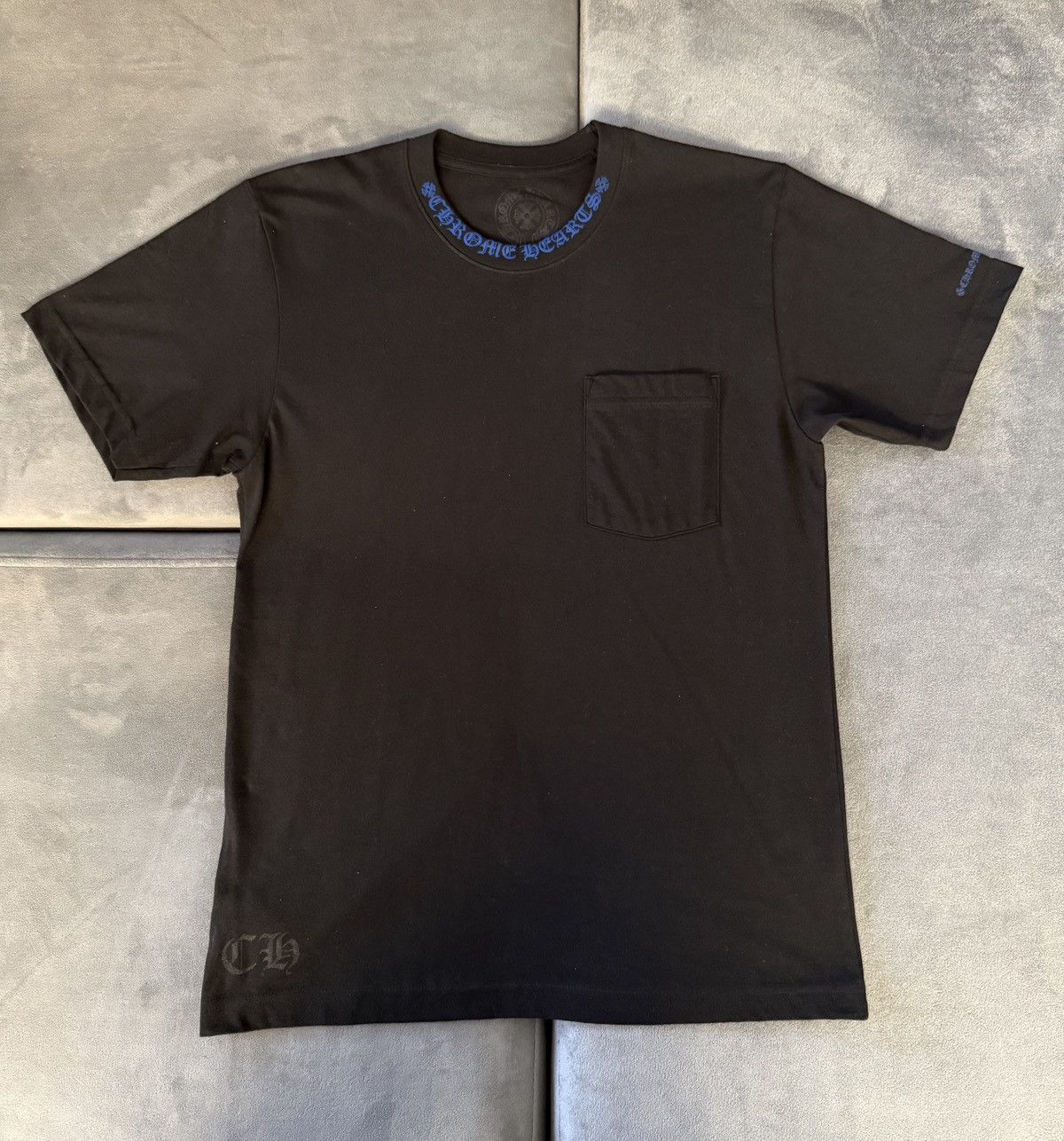 Chrome Hearts Chrome hearts blue neck logo tee size M preowned Size US M / EU 48-50 / 2 - 1 Thumbnail