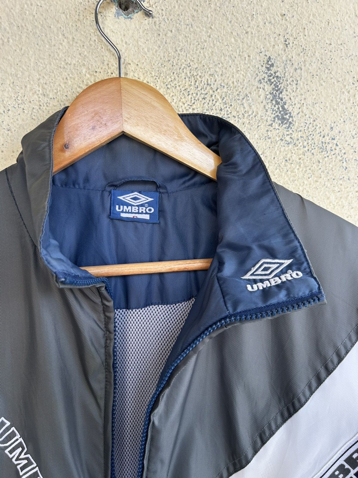 Umbro Vintage 90’s UMBRO Colour Block Nylon Windbreaker Size US S / EU 44-46 / 1 - 9 Thumbnail