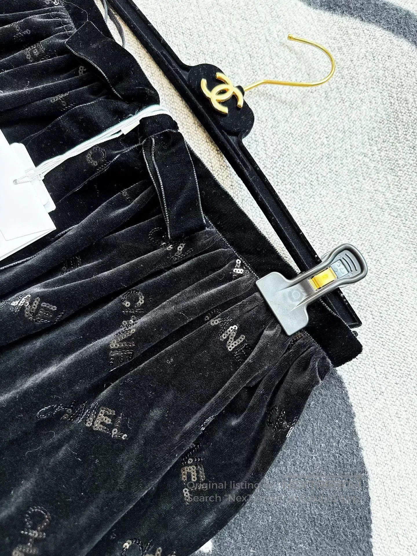 Chanel Chanel Velvet Sequin Skirt, Jennie Version. Size 28" / US 6 / IT 42 - 3 Thumbnail