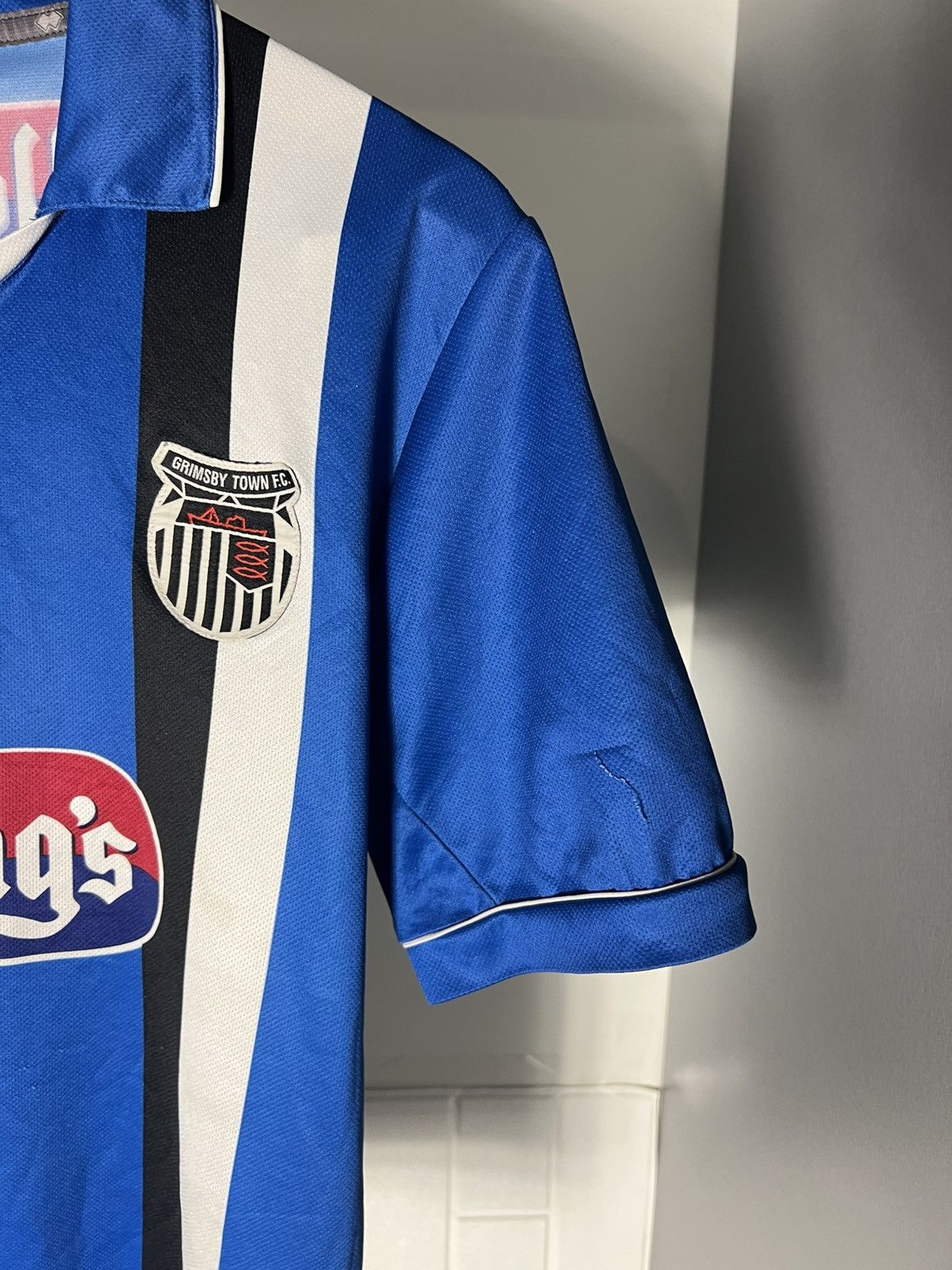 Errea VINTAGE ERREA GRIMSBY TOWN ENGLAND RETRO SOCCER JERSEY 90s Size US M / EU 48-50 / 2 - 6 Thumbnail