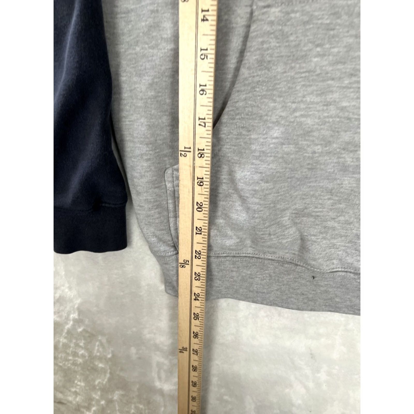 Vintage VINTAGE Santa Cruz Hoodie Sweatshirt Mens S Blue Logo 90s Skate Pullover Hooded Pockets Shedding Size US S / EU 44-46 / 1 - 7 Thumbnail