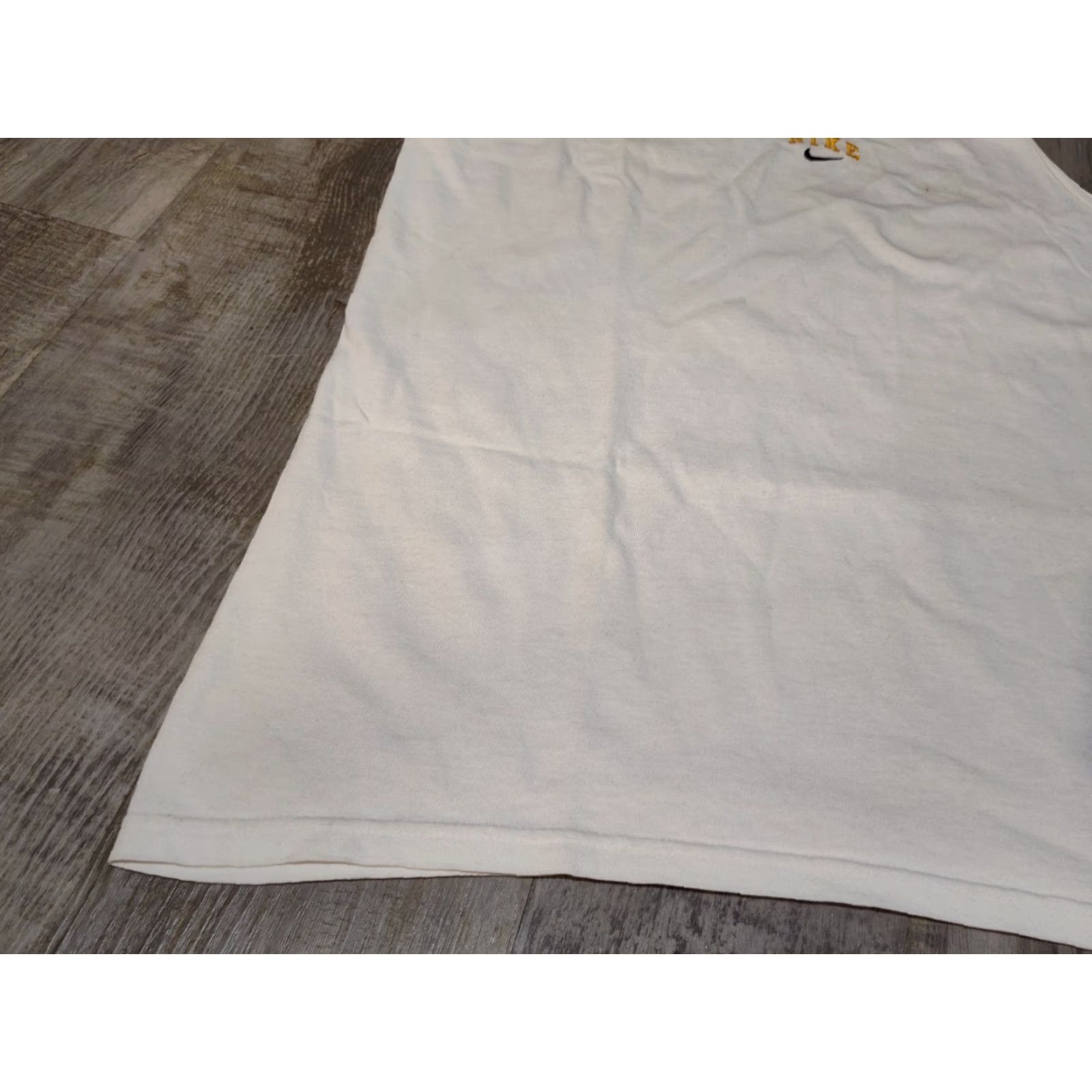 Nike VINTAGE Nike T-Shirt Center Swoosh Tank Unisex Adults L White 90s USA Made Mens Womens Size L / US 10 / IT 46 - 2 Thumbnail