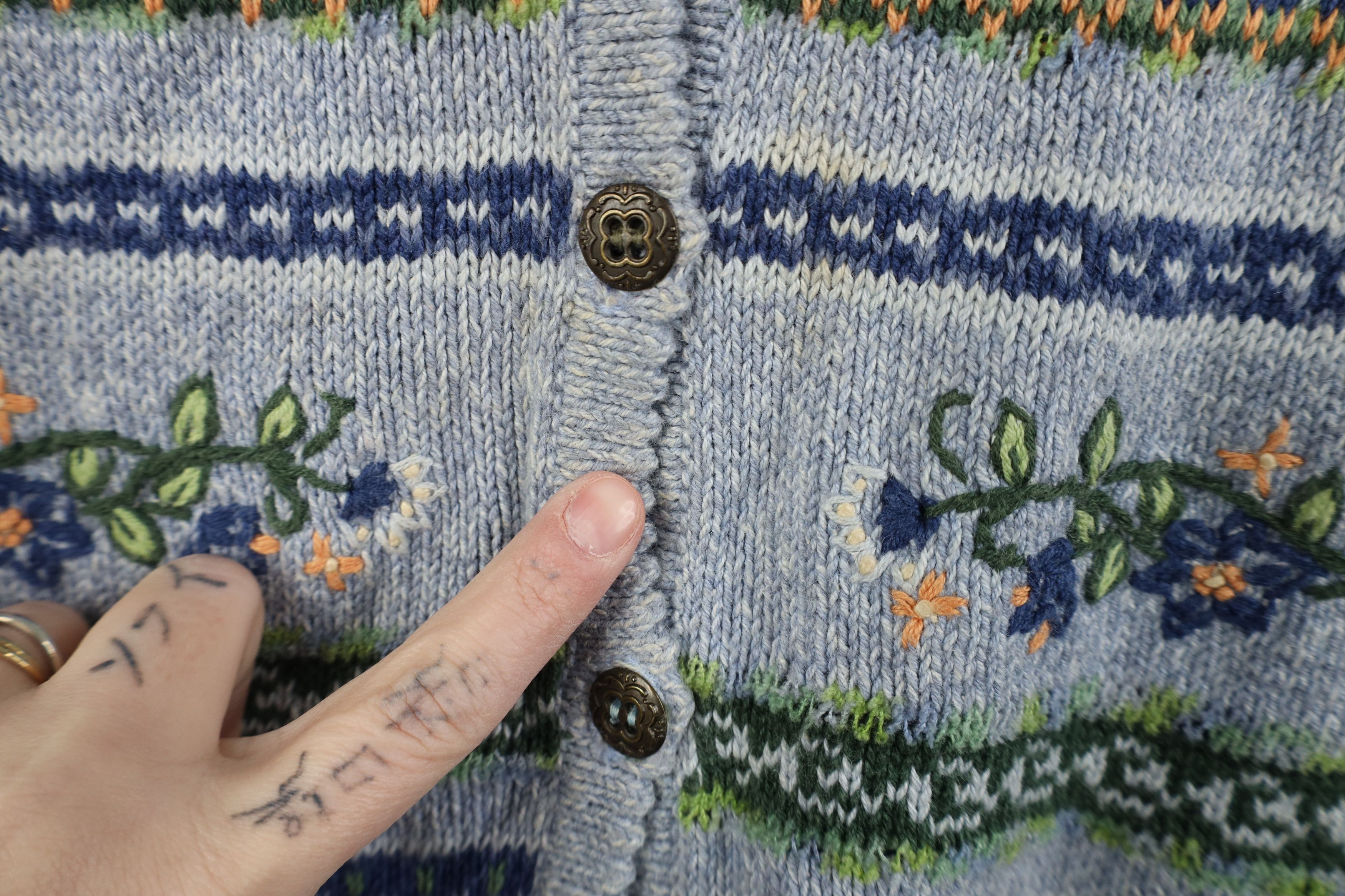 Vintage Vintage 90s Streetwear Embroidered Fair Isle Sweater Vest Size S / US 4 / IT 40 - 6 Thumbnail