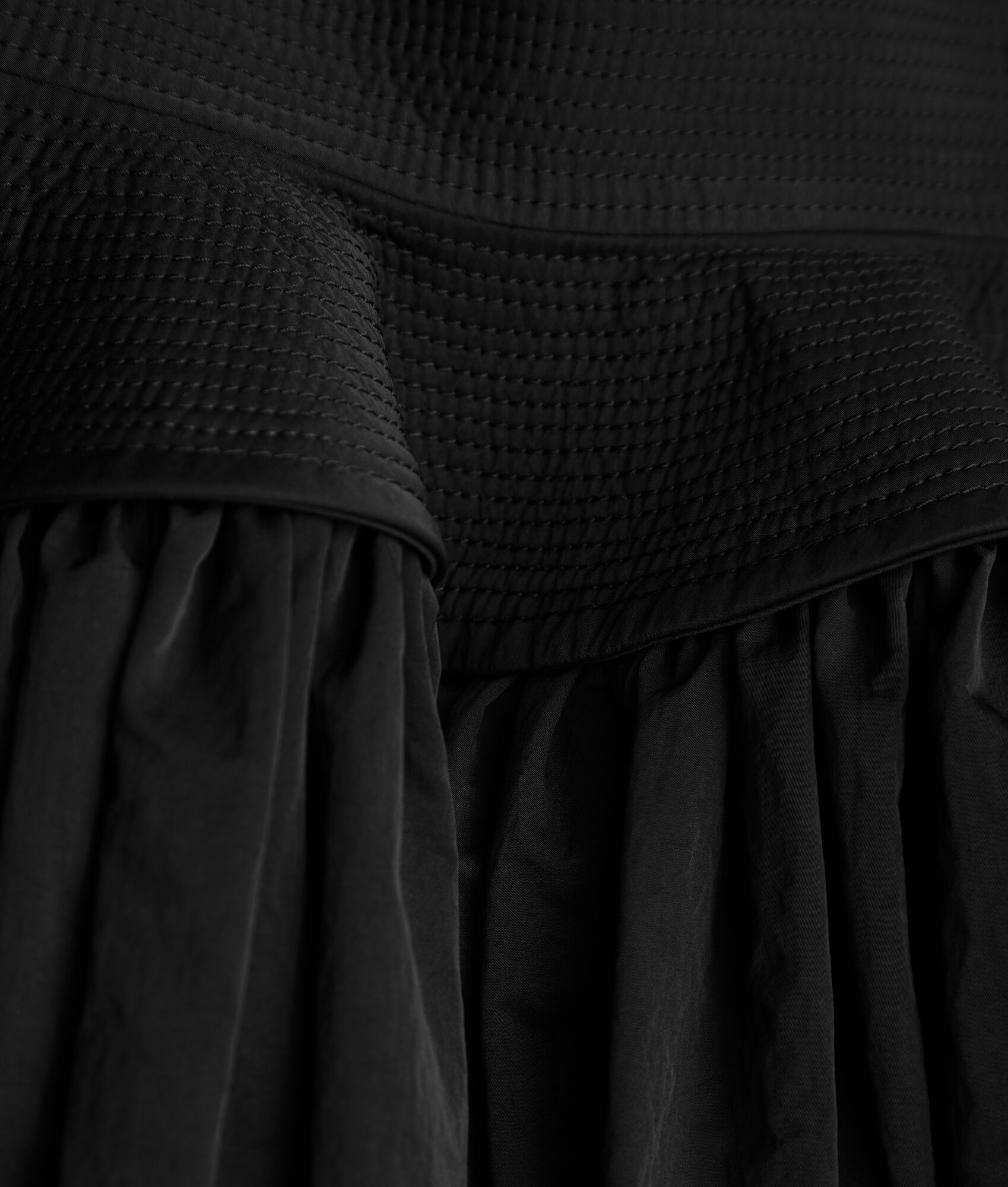 Bottega Veneta o1n1vont0125 Nylon Skirt in Black Size 27" / US 4 / IT 40 - 4 Thumbnail